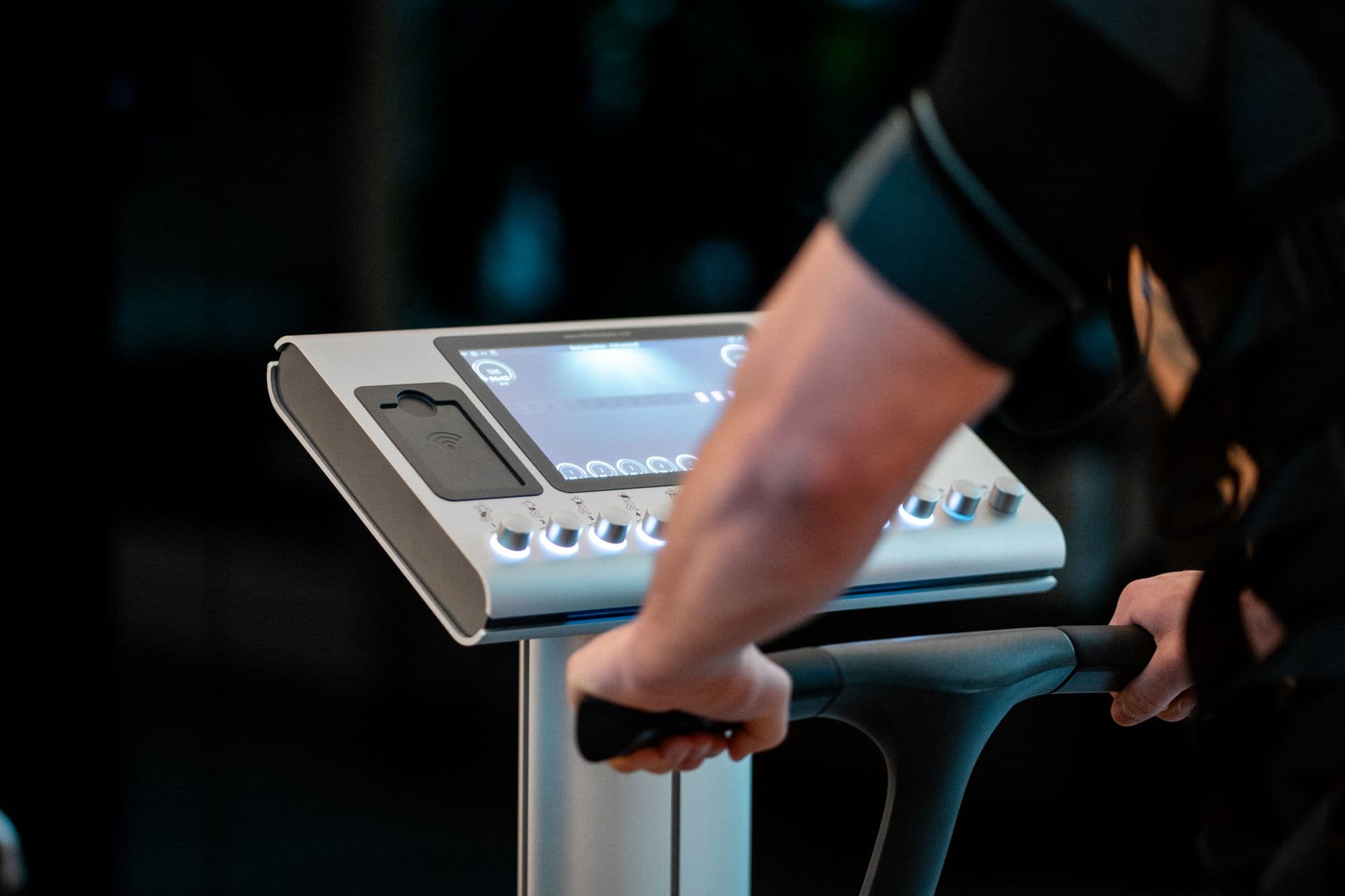 EMS-maskin med kontrollpanel